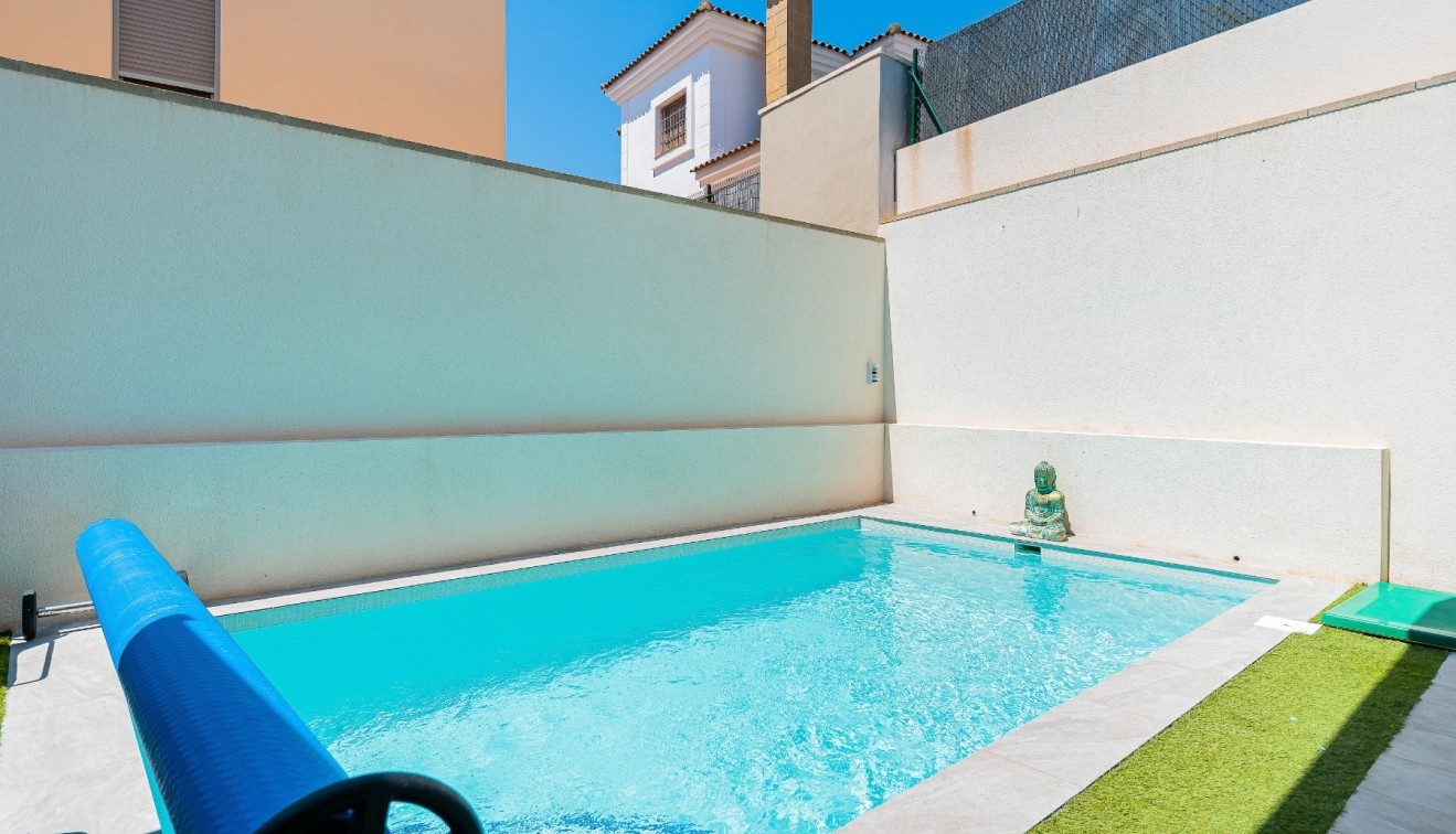 Venta - Chalet - Los Montesinos