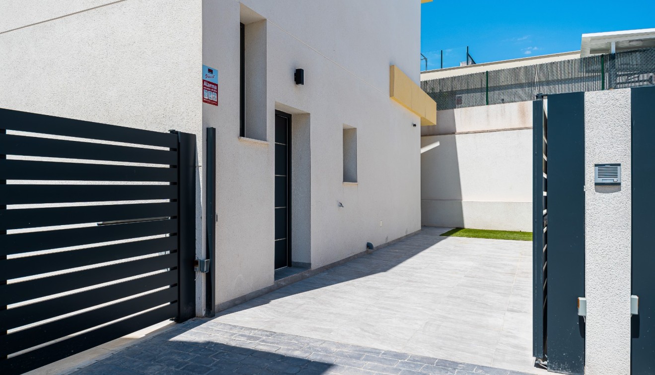 Venta - Chalet - Los Montesinos