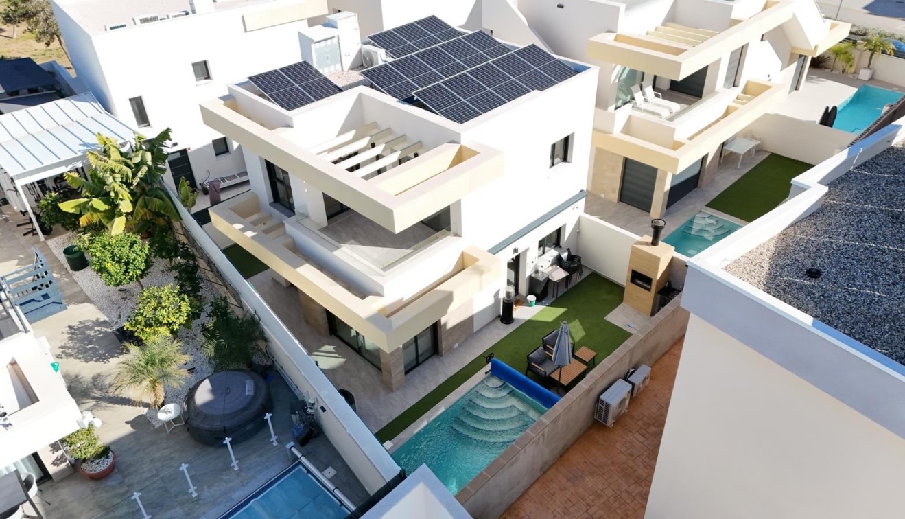 Venta - Chalet - Los Montesinos