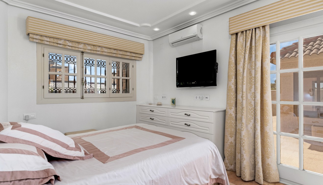 Venta - Chalet - Torrevieja