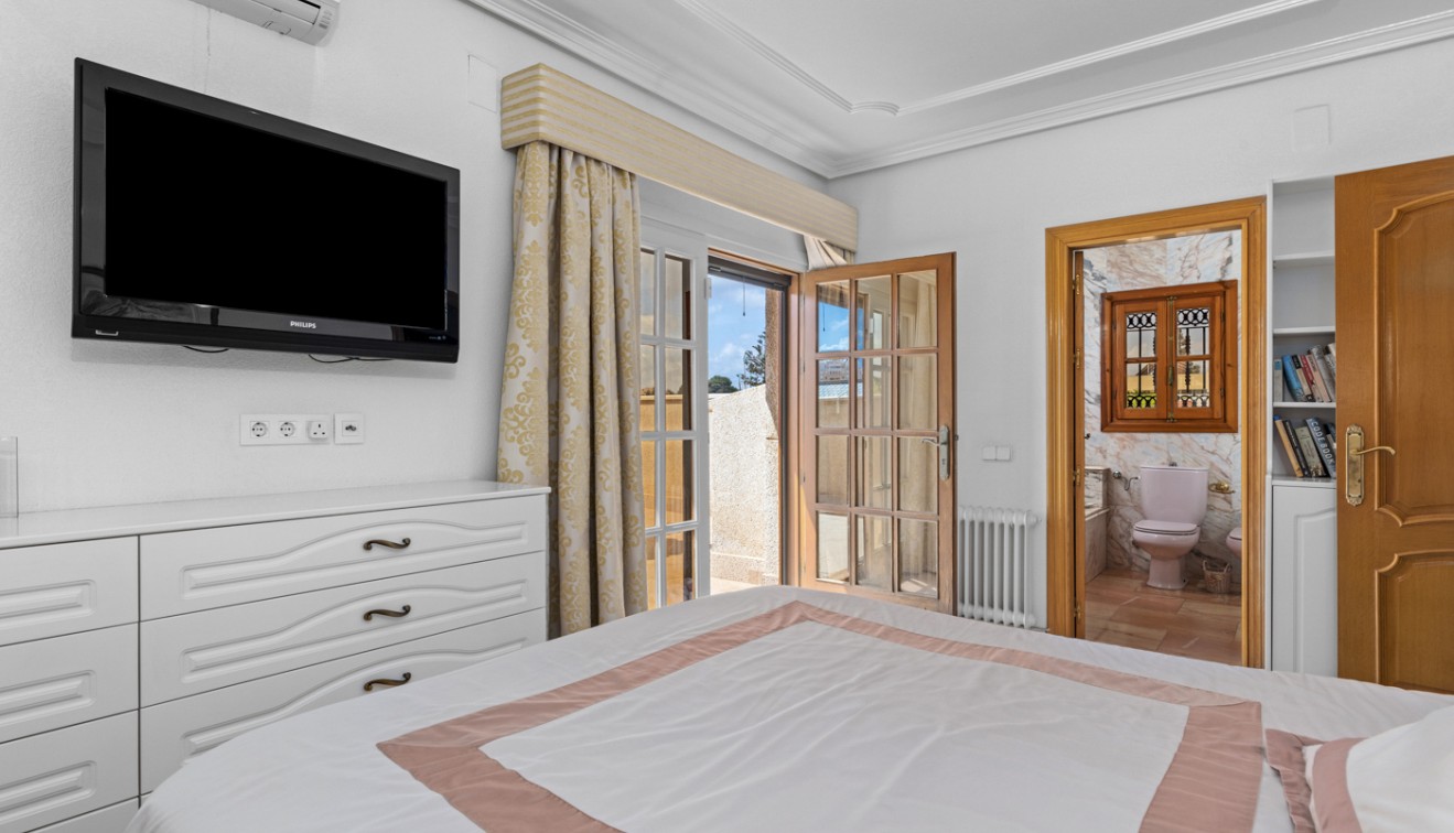 Venta - Chalet - Torrevieja