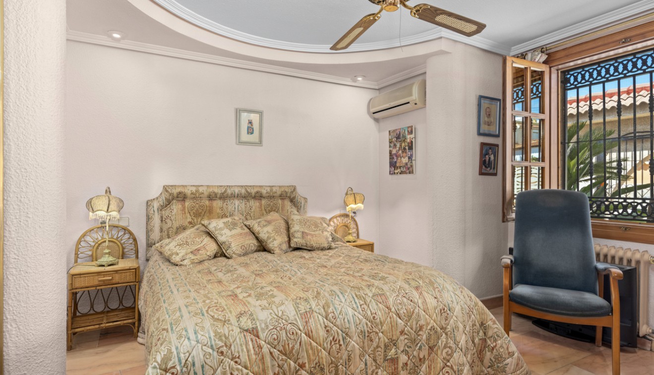 Venta - Chalet - Torrevieja