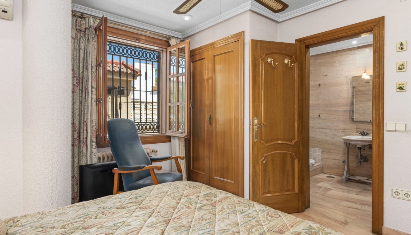 Venta - Chalet - Torrevieja