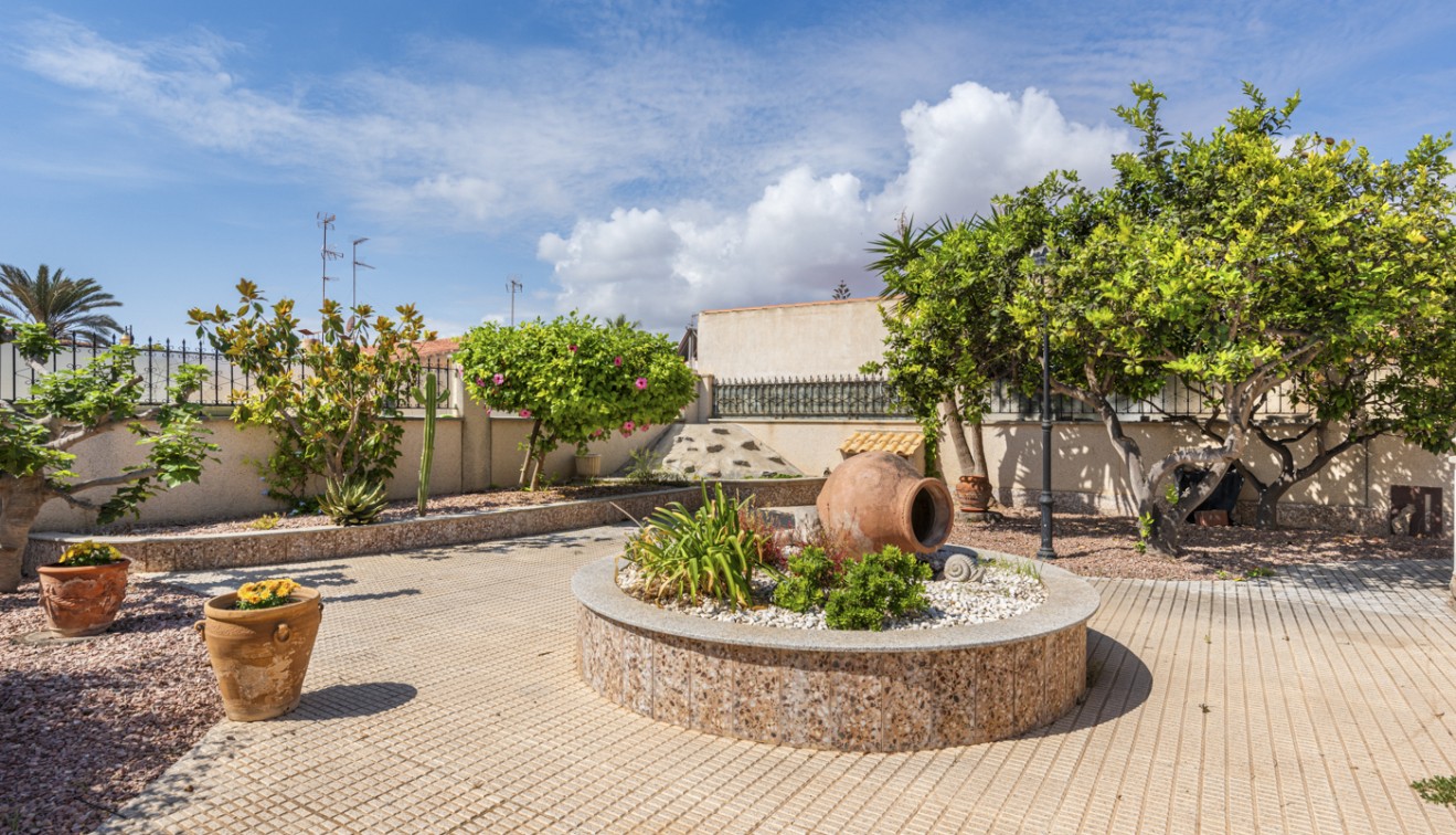 Venta - Chalet - Torrevieja