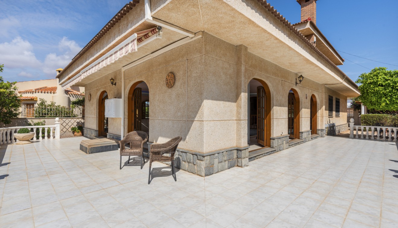 Venta - Chalet - Torrevieja