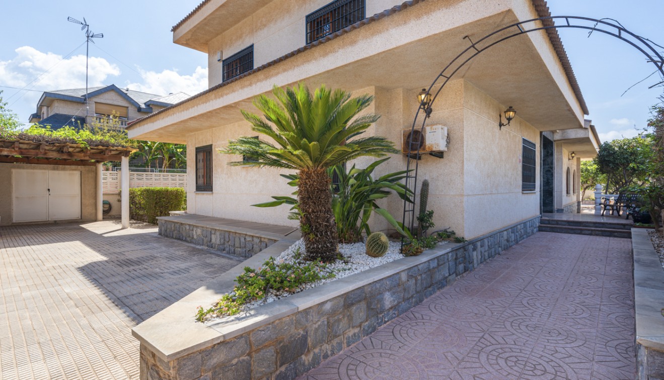 Venta - Chalet - Torrevieja