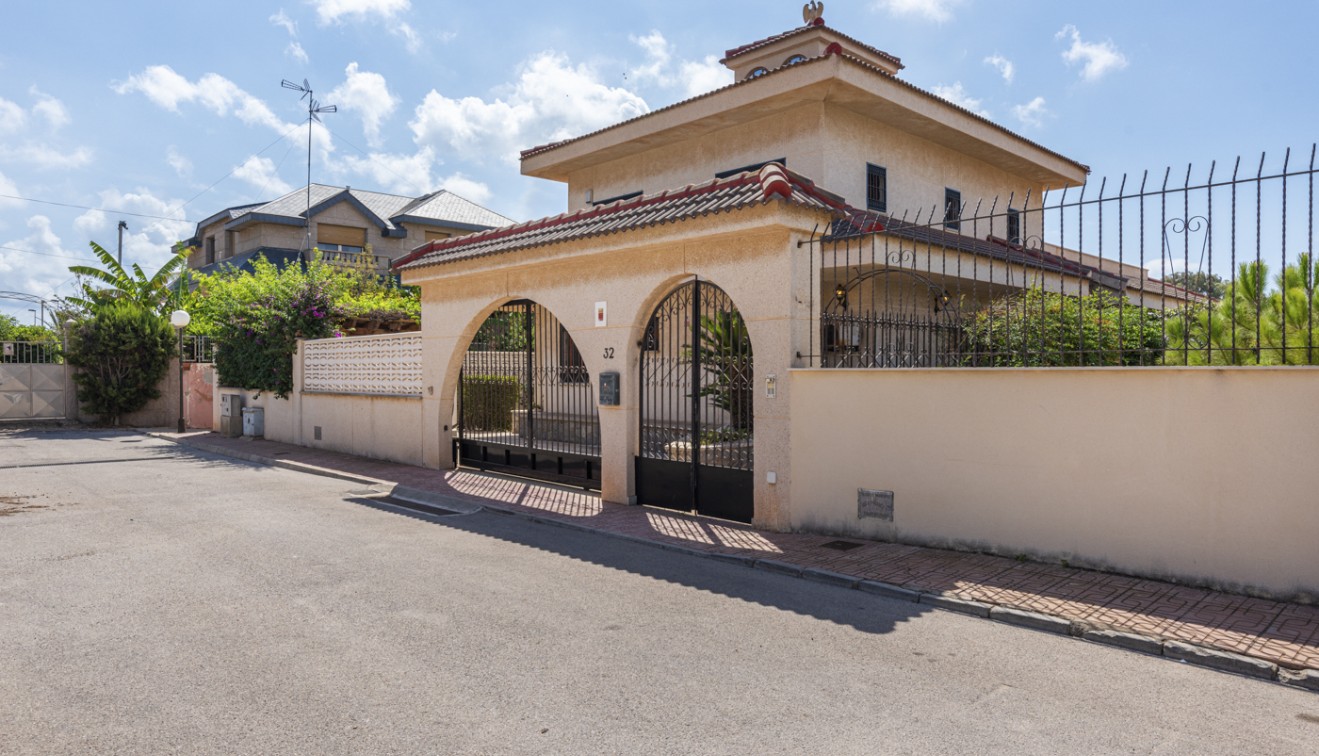 Venta - Chalet - Torrevieja