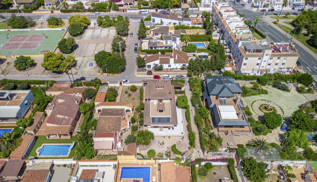 Venta - Chalet - Torrevieja