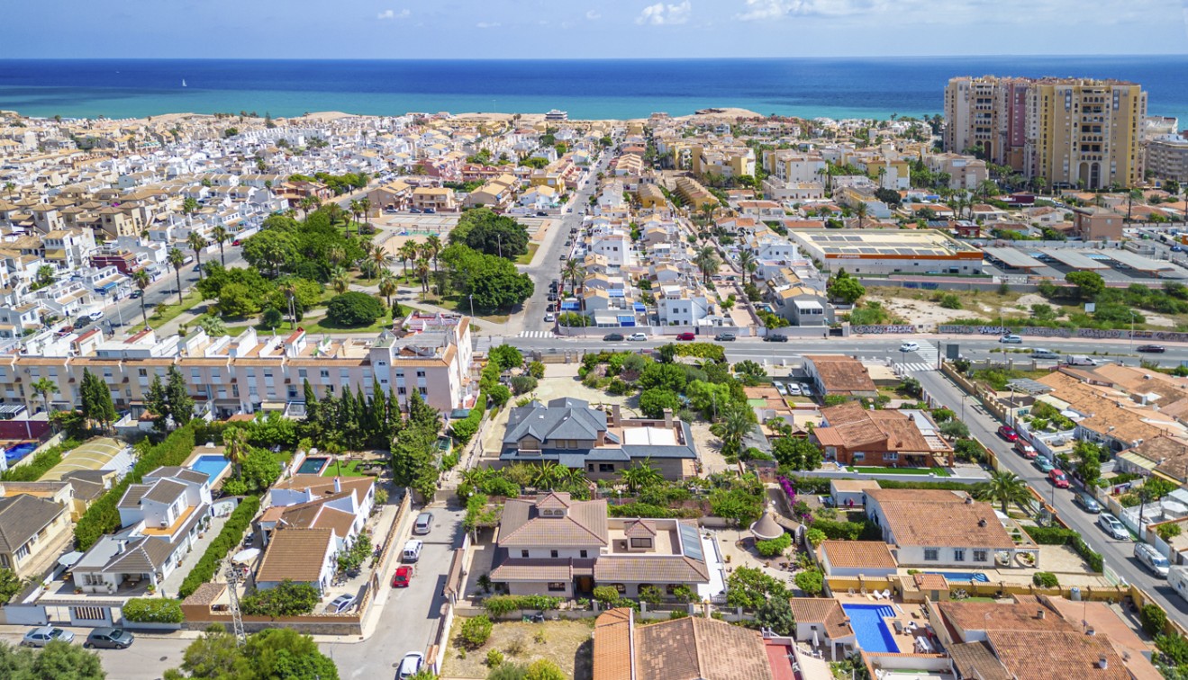 Venta - Chalet - Torrevieja