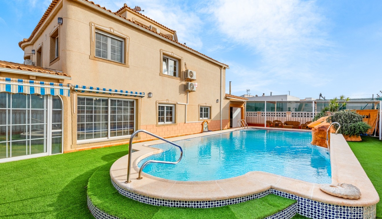 Venta - Chalet - Torrevieja