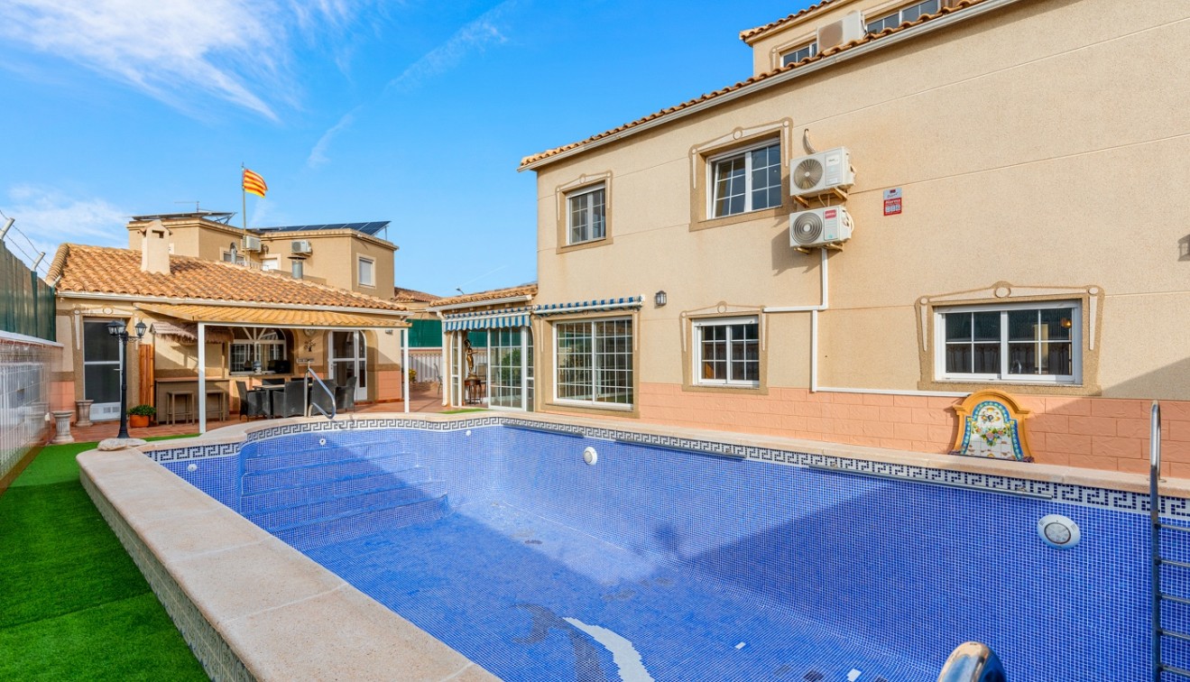 Venta - Chalet - Torrevieja