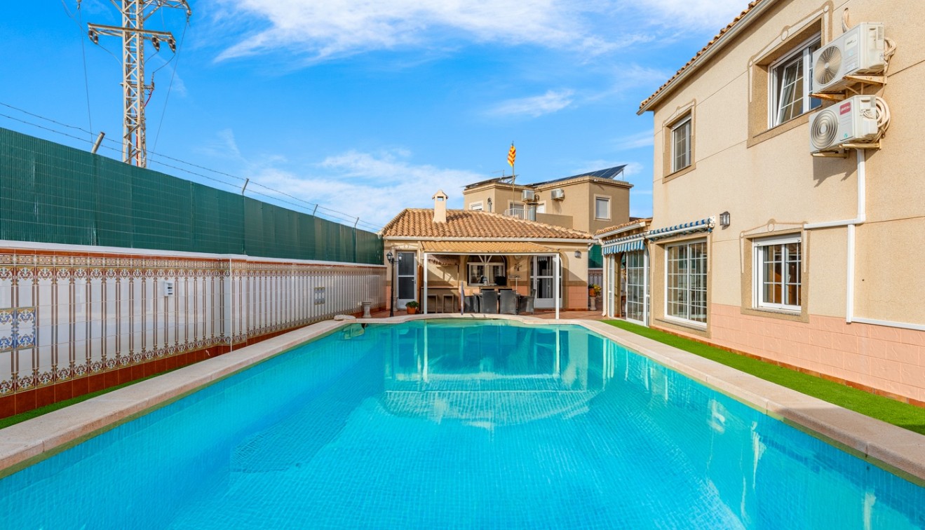 Venta - Chalet - Torrevieja