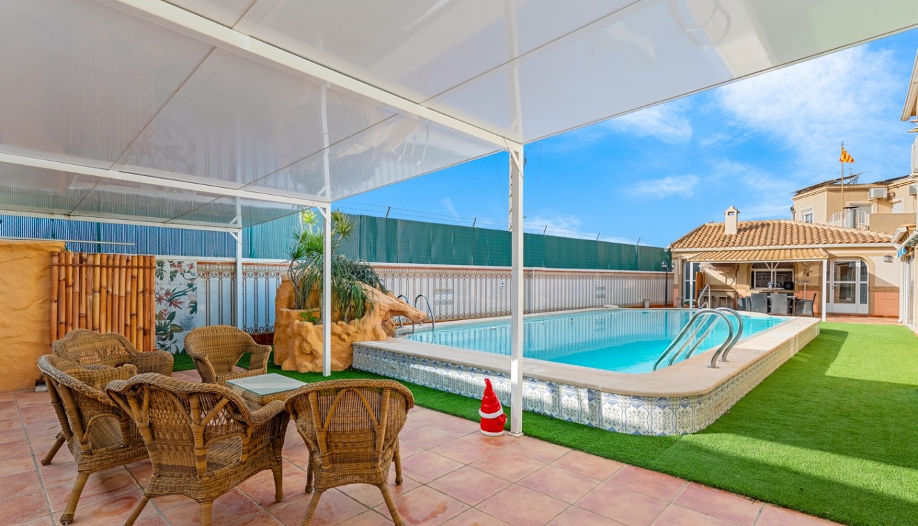 Venta - Chalet - Torrevieja