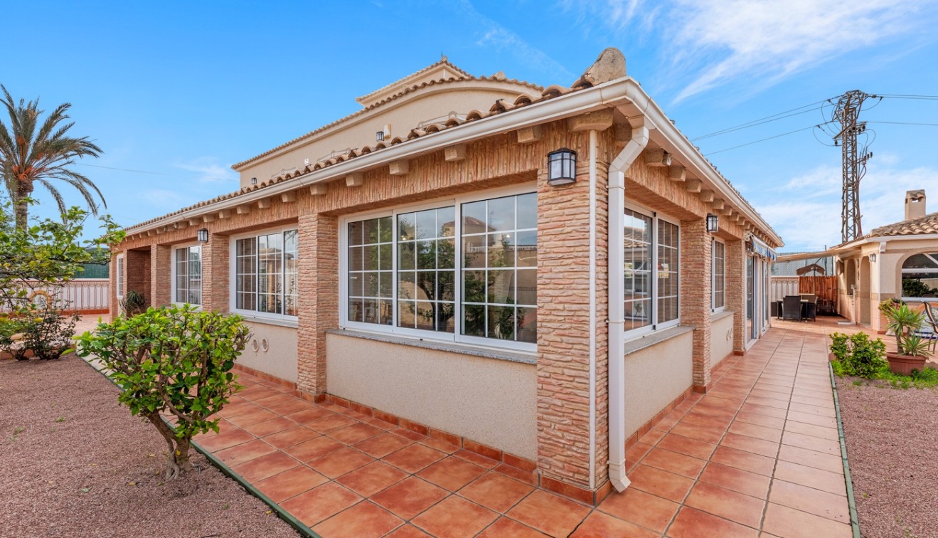 Venta - Chalet - Torrevieja