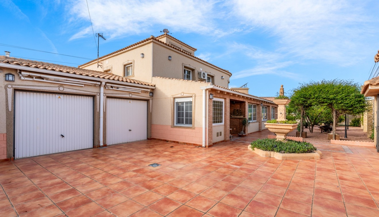 Venta - Chalet - Torrevieja