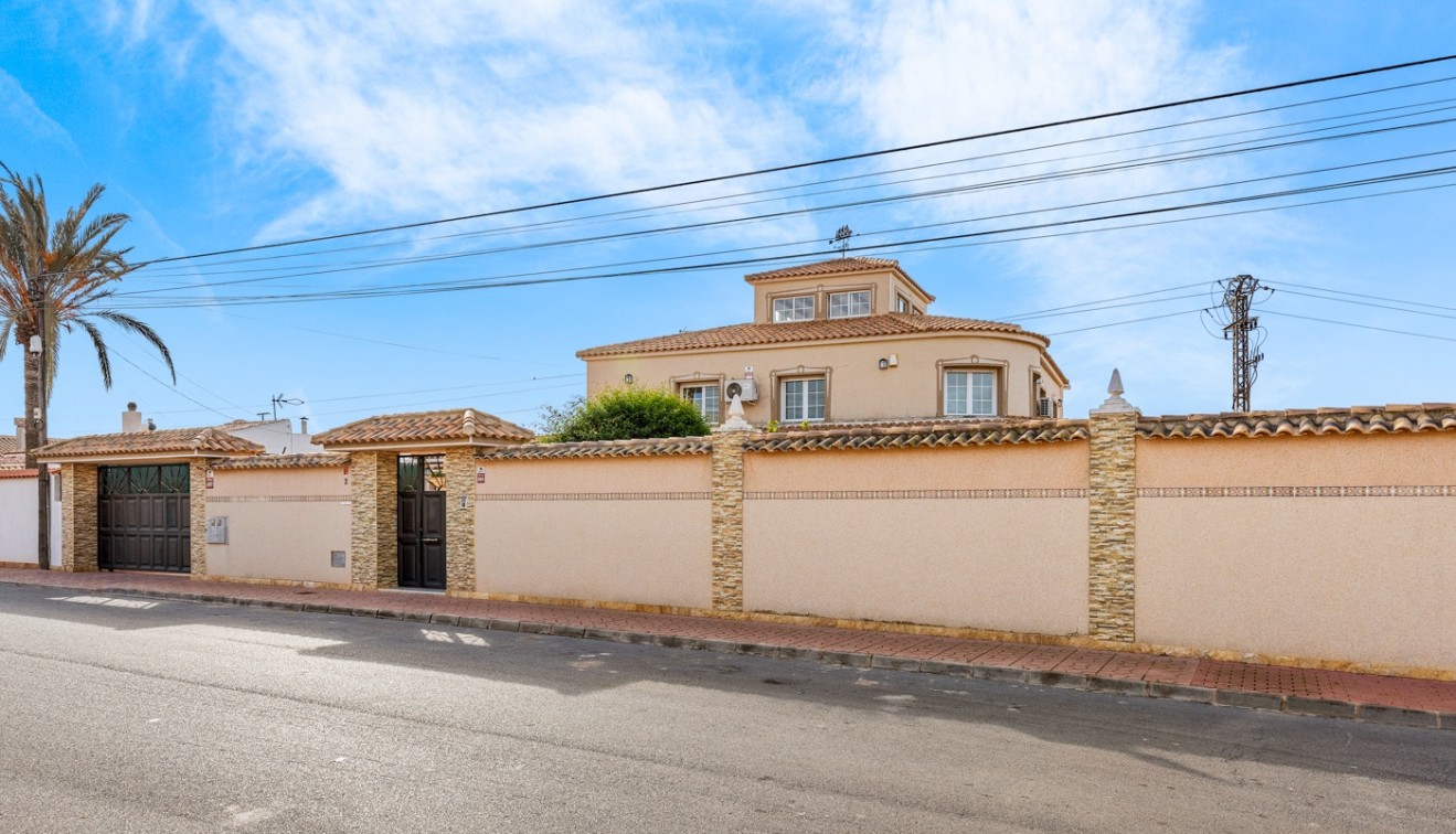 Venta - Chalet - Torrevieja