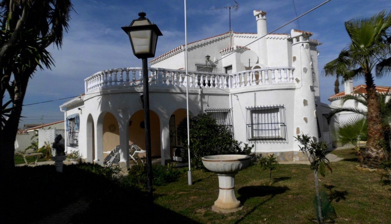 Venta - Chalet - Torrevieja