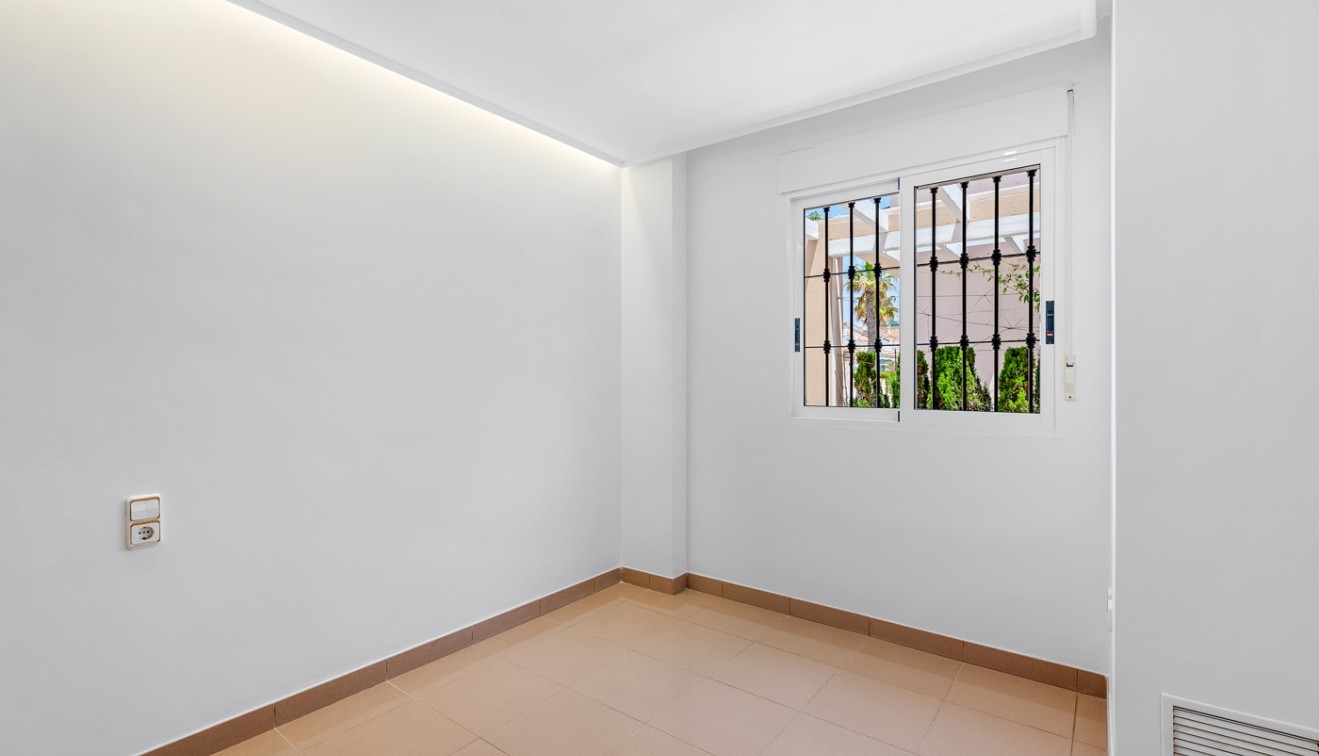 Venta - Chalet - Torrevieja