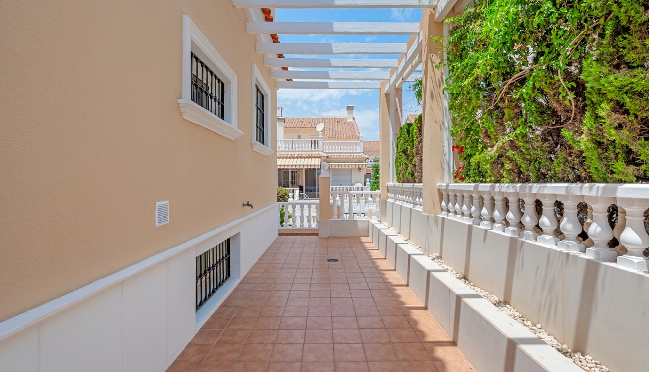 Venta - Chalet - Torrevieja