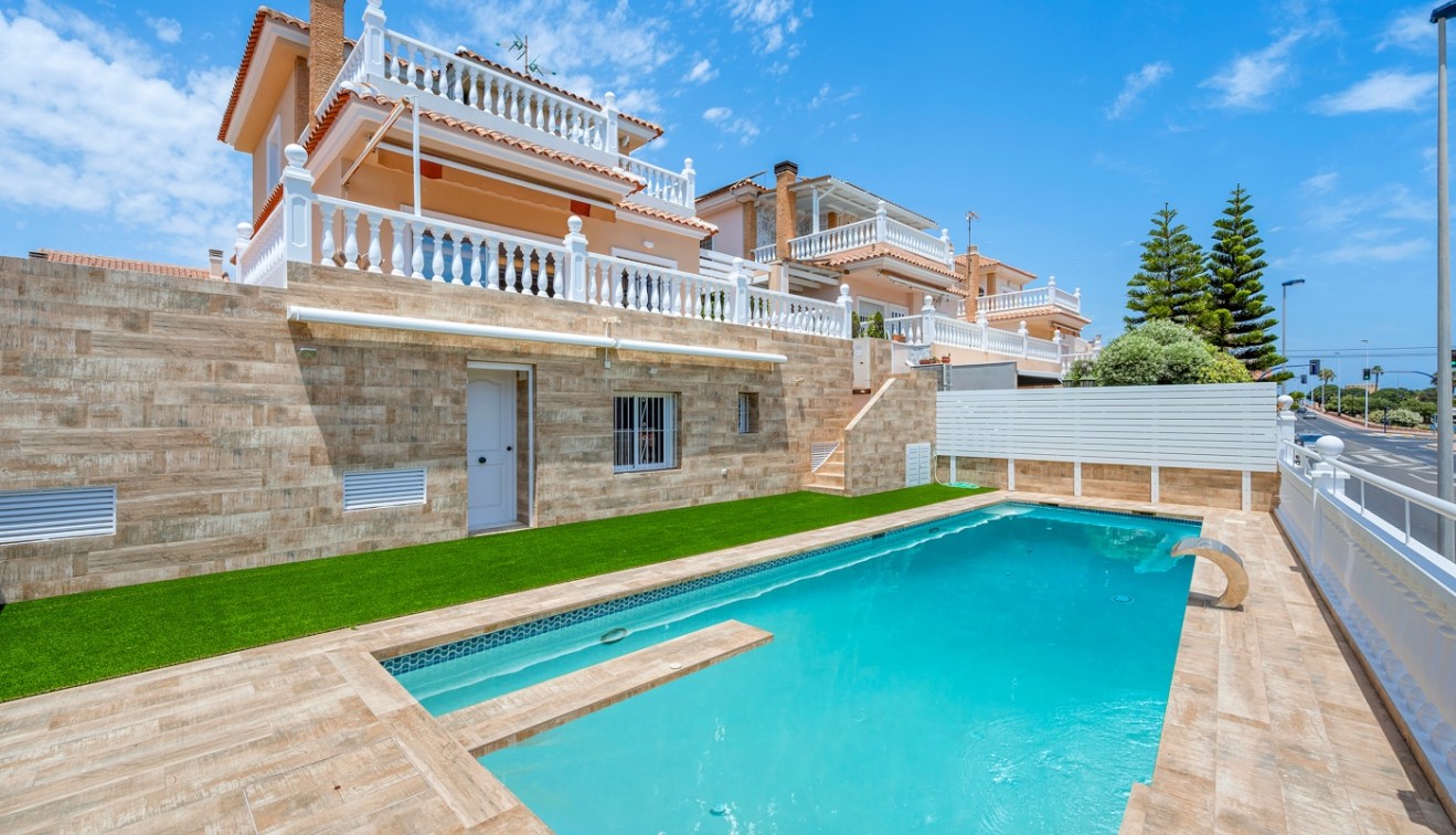 Venta - Chalet - Torrevieja