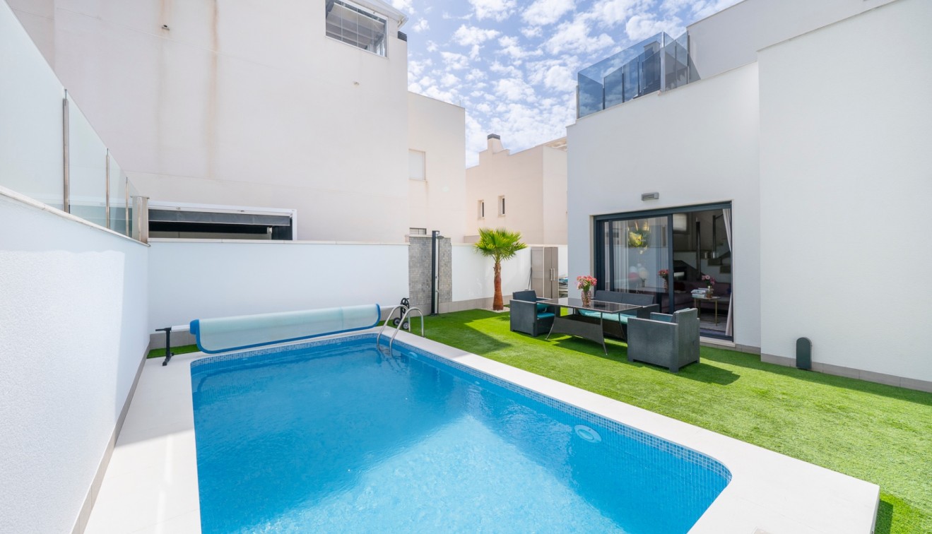Venta - Chalet - Torrevieja