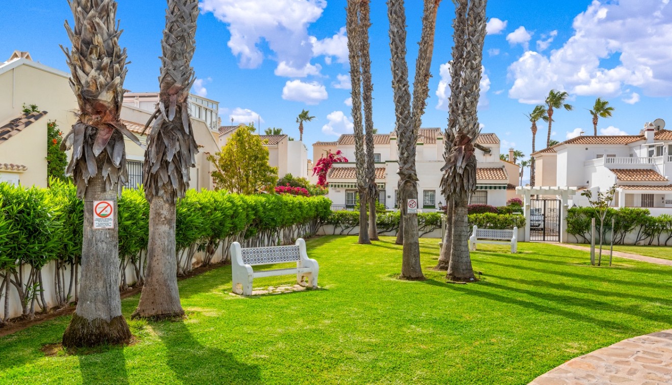 Venta - Cuatro - Orihuela costa - Playa Flamenca