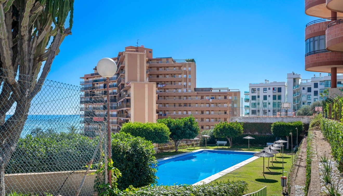 Verkoop - Appartement - Arenales del Sol - Segunda linea playa