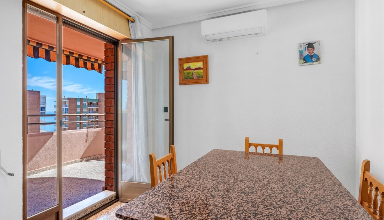 Verkoop - Appartement - Arenales del Sol - Segunda linea playa