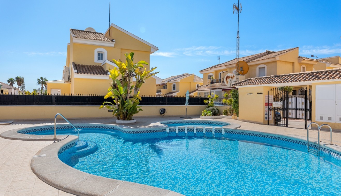 Verkoop - Halfvrijstaand - Playa Flamenca