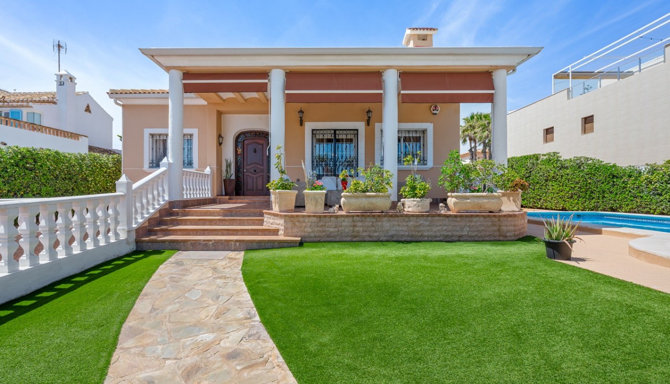 Verkoop - Villa - Torrevieja - La Mata