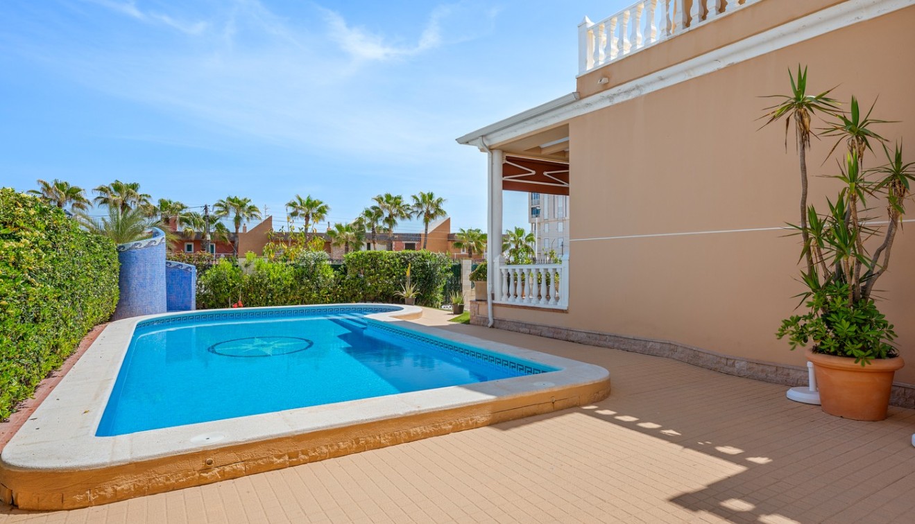 Verkoop - Villa - Torrevieja - La Mata