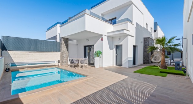 Villa - Sale - Orihuela - Vistabella Golf