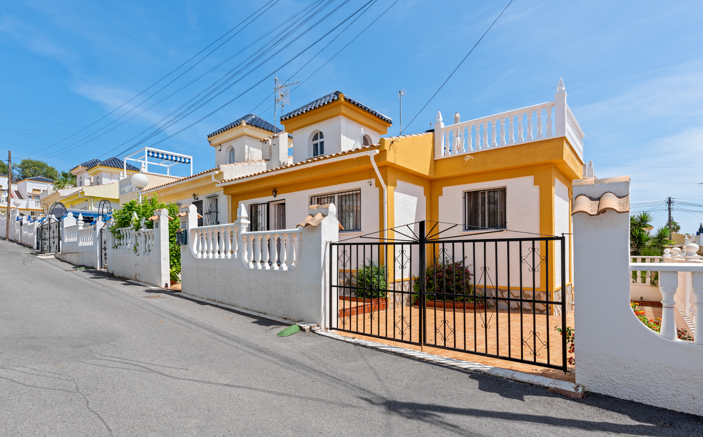2 bedroom bungalow for sale in Ciudad Quesada, Costa Blanca