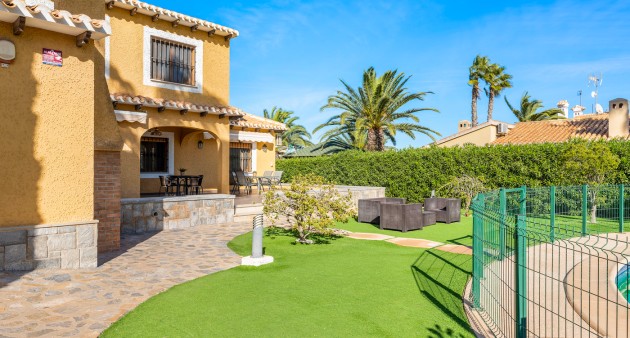 Sale - Chalet - Cabo Roig