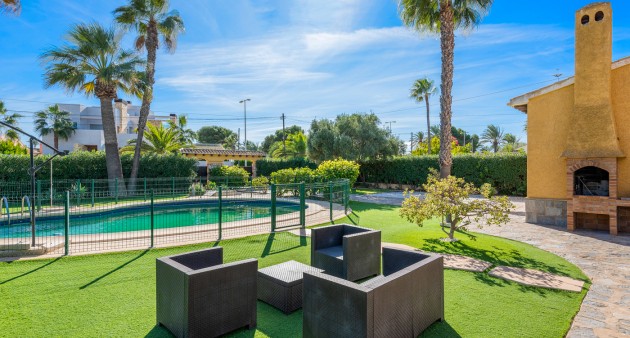 Sale - Chalet - Cabo Roig