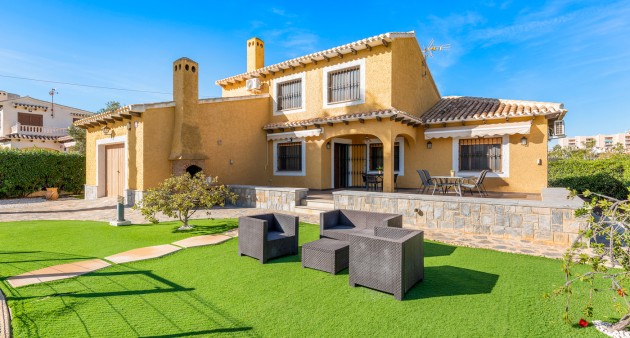 Sale - Chalet - Cabo Roig