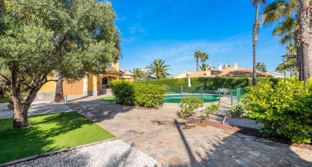 Sale - Chalet - Cabo Roig