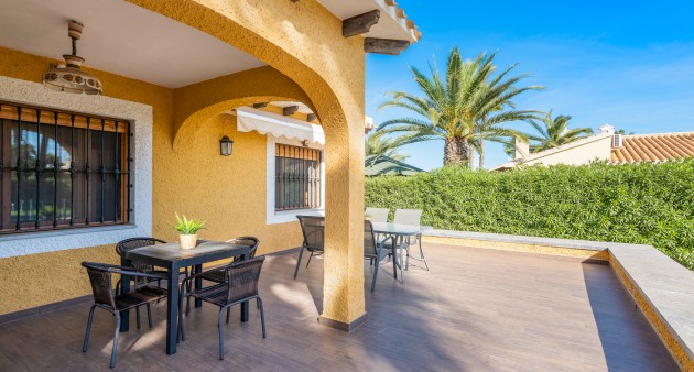 Sale - Chalet - Cabo Roig