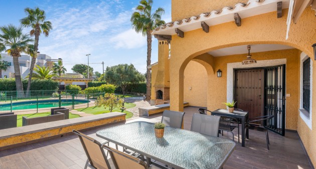 Sale - Chalet - Cabo Roig