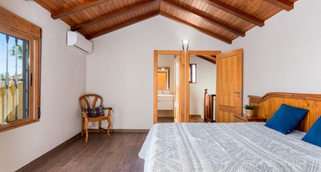 Sale - Chalet - Cabo Roig