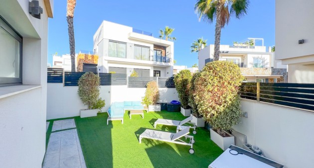 Sale - Villa - Torrevieja