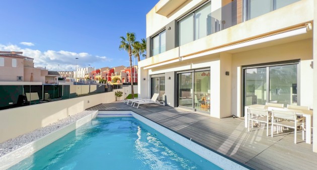 Sale - Villa - Torrevieja