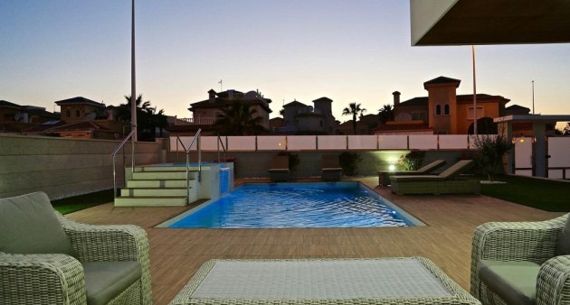 Nueva construcción  - Chalet - Orihuela costa - Dehesa de Campoamor