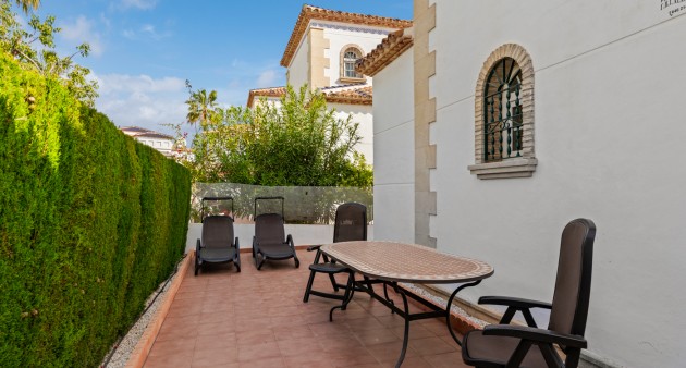 Sale - Villa - Orihuela costa - Villamartín