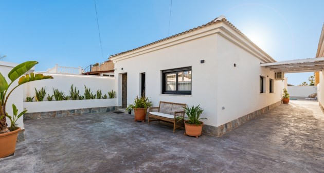 Sale - Villa - Torrevieja - El chaparral