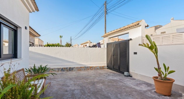 Sale - Villa - Torrevieja - El chaparral