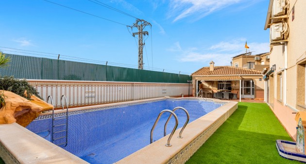 Venta - Chalet - Torrevieja