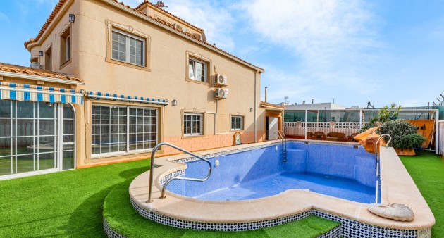 Venta - Chalet - Torrevieja