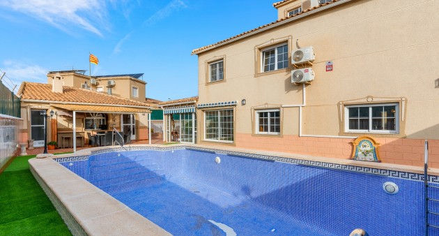 Venta - Chalet - Torrevieja