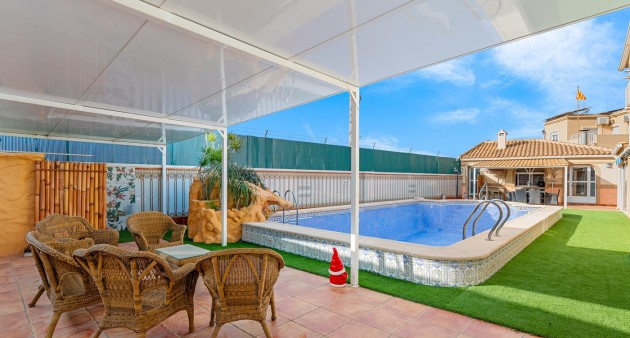 Venta - Chalet - Torrevieja